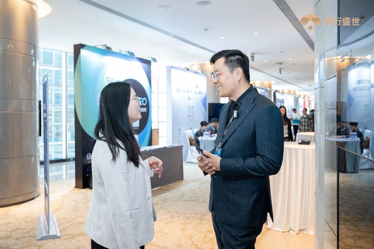 寰行盛世CMO李飞先生与广东省网商协会副秘书长黄丽霞女士